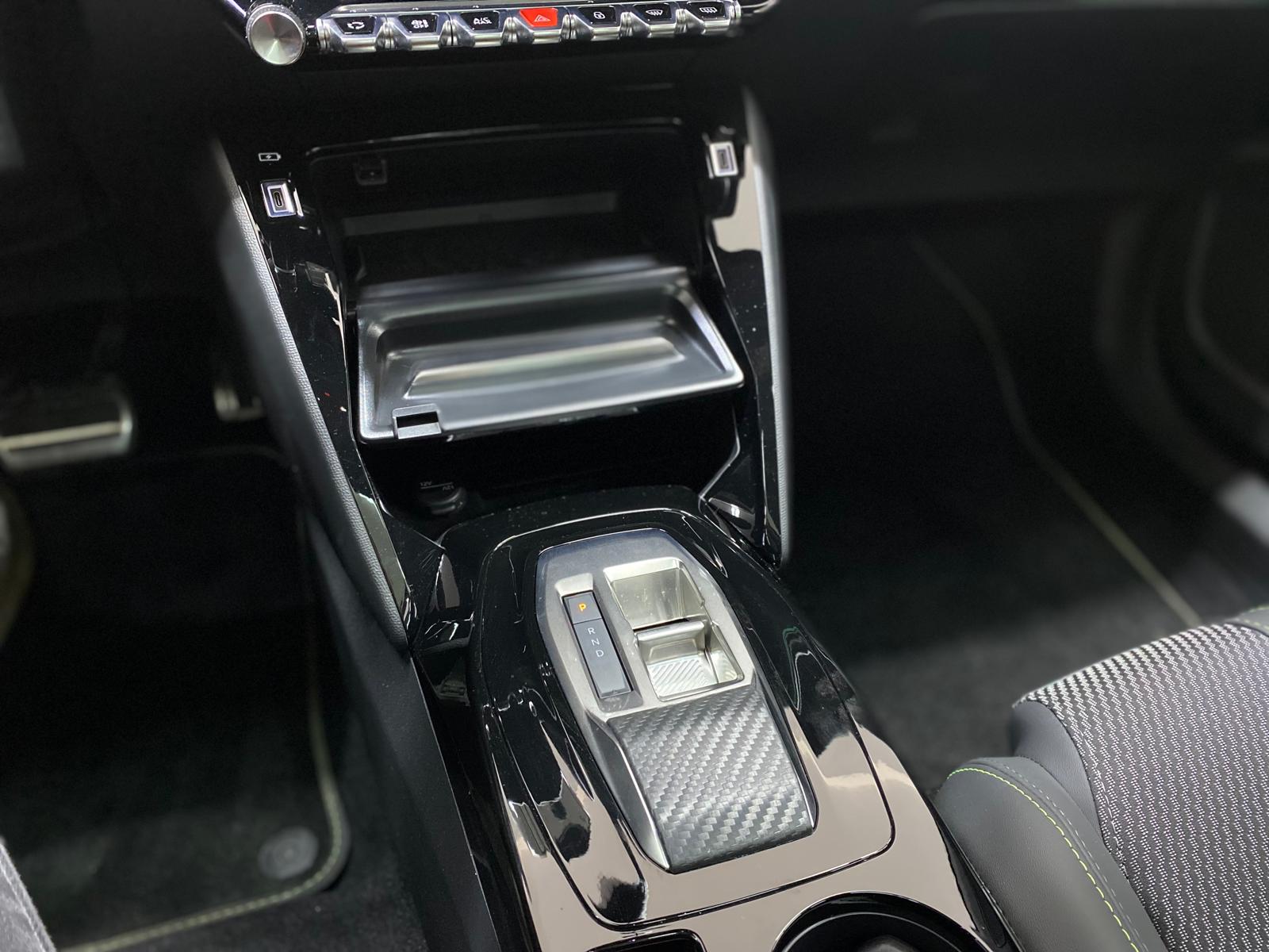 PEUGEOT 2008 16